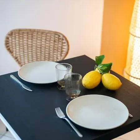 Victoria - Hyper Centre De - Au Pied De L'immeuble Appartement Menton